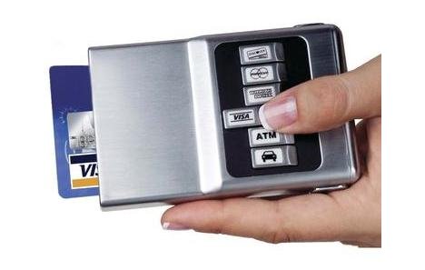 card-managing-wallet.jpg