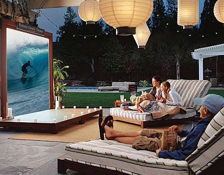 retractable-outdoor-screen_2.jpg