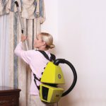Aspirador de pó ergonômico: parece mochila
