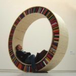 Estante Circular com capacidade de armazenar meia tonelada de livros