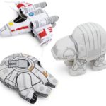 Almofadas nos formatos dos veículos de Star Wars