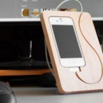 BaseStation para iPhone 4: parece uma tábua de madeira para carnes