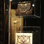 Bolsa criada por Leonardo da Vinci recriada em couro