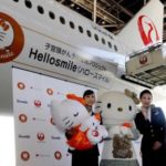 Boeing 777 da Japan Airlines com tema da Hello Kitty