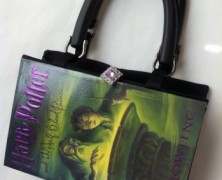 Bolsas com capas de livros como Star Wars, Dracula, Harry Potters …