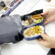 Bolsa térmica para marmita que permanece aquecida via USB