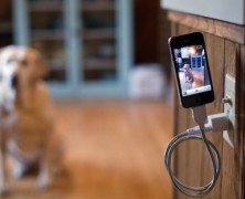 Une Bobine: cabo para carregar iPhone e Tripé Flexível