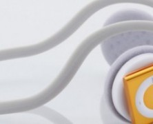 Fone de ouvido Elecom Actrail  com espaço para encaixar um iPod Shuffle