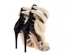 Salto alto com design de Kanye West e Giuseppe Zanotti