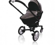 Edição limitada do carrinho de bebê  Silver Cross Surf – Aston Martin