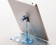 Stand para iPhone/iPad no formato de torneira com água escorrendo