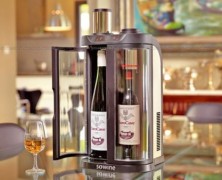 Sowine da EuroCave conservando a  garrafa de vinho na temperatura perfeita pelo período de até dez dias
