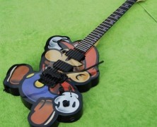 Guitarra inspirada no Super Mario