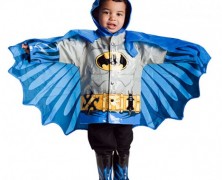 Capas de chuva do Batman e do Super Homem