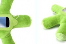 Woogie: bicho de pelúcia e case para iPod e iPhone Touch